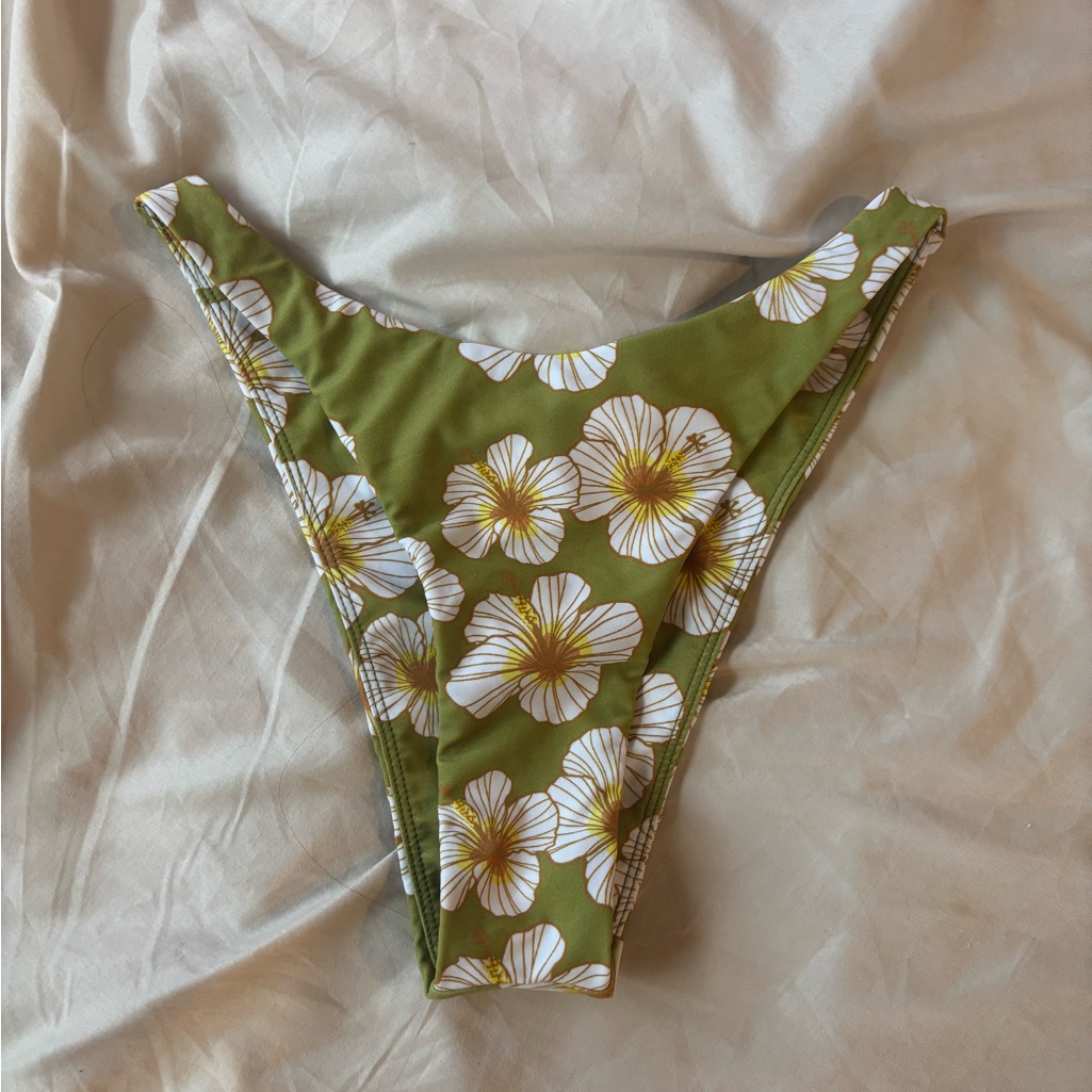 Trading Benoa Swim Citrine Chuns Bottoms (L)